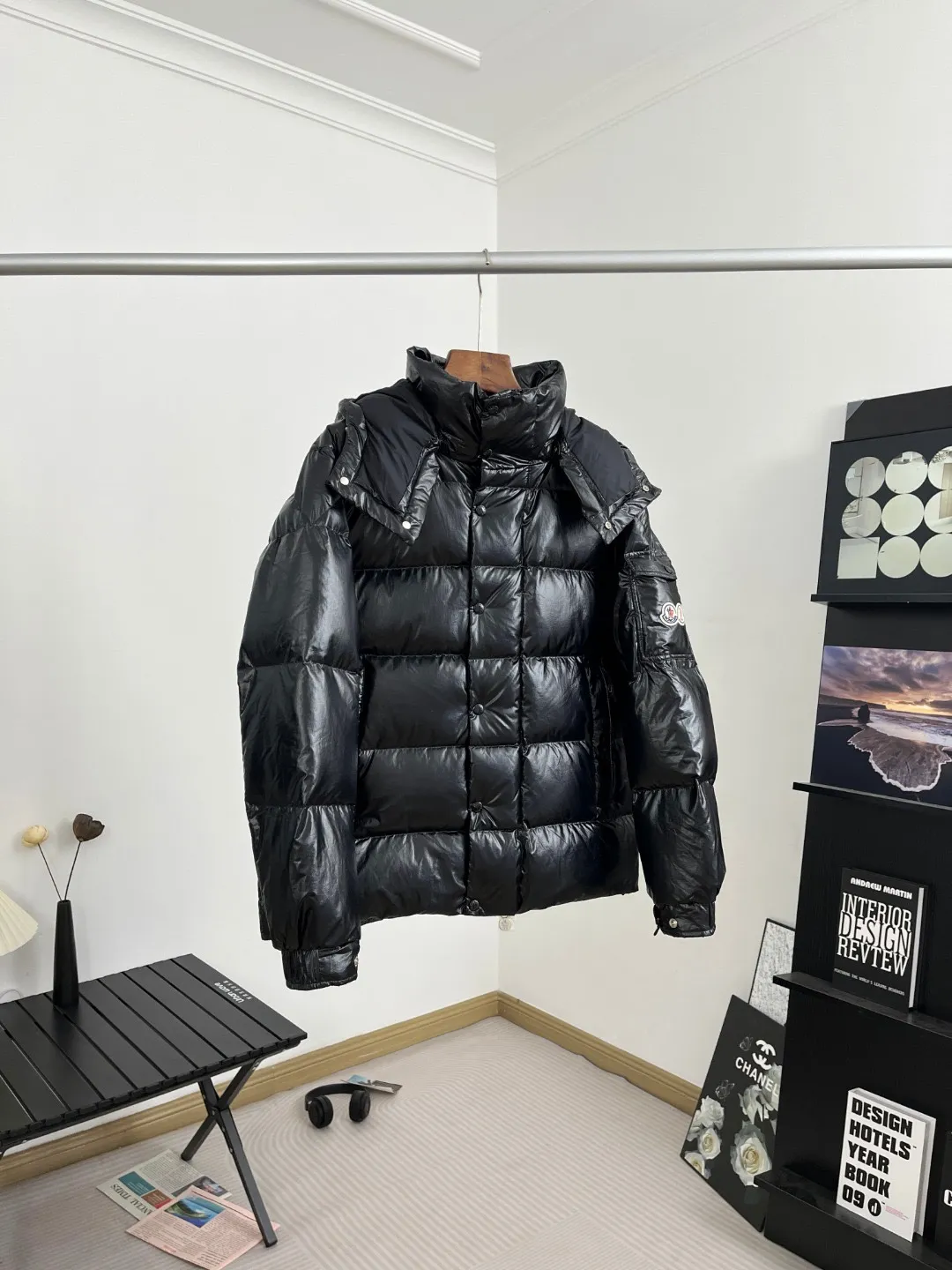 P390 Moncler/ 2026 70 、 。 DNA ， ， 。 Classic ， 、 。 Classic 70 。 Quality， 90 ，Premium Quality ， ，Black ！ Sizes M-3XL